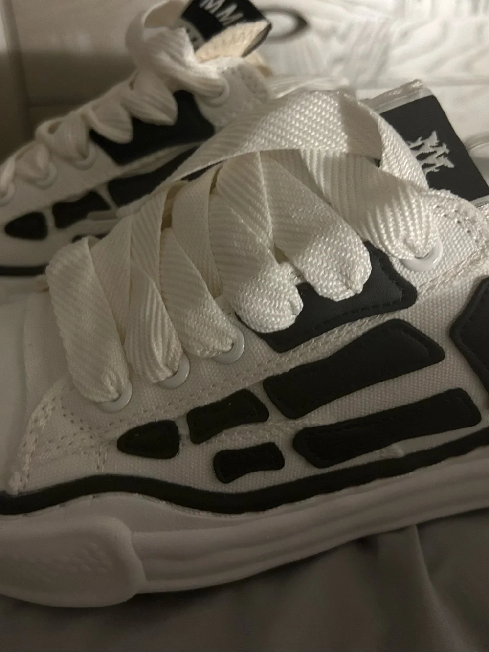 N/A classic white